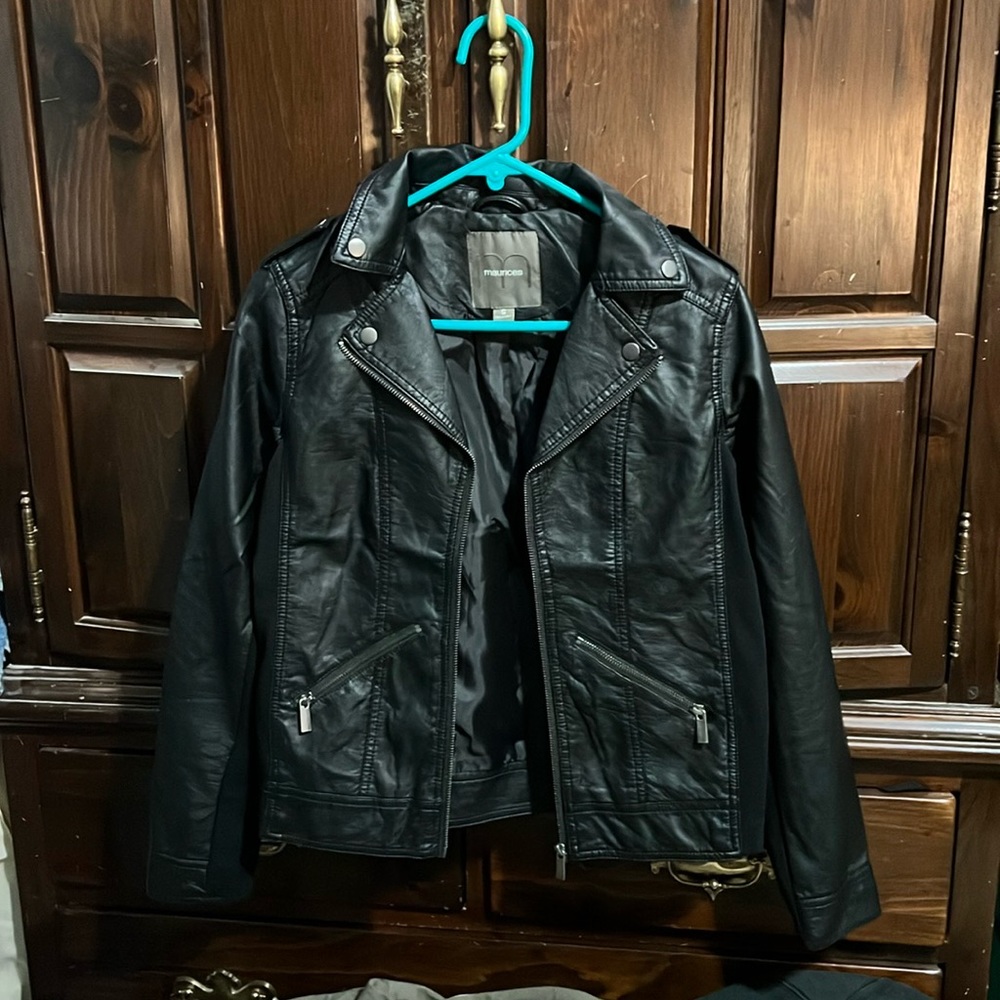 Brand new Leather jacket Never worn, size small